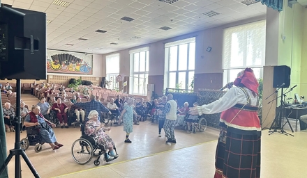 К подопечным «Первомайского дома заботы» заглянуло в гости «Лето в парках»