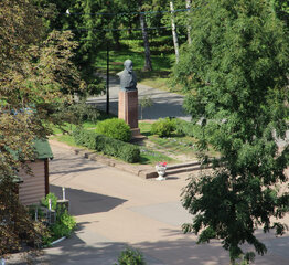 Бюст Петра Белоусова