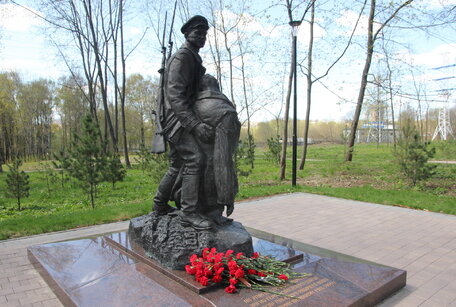 Памятник комиссару Агееву